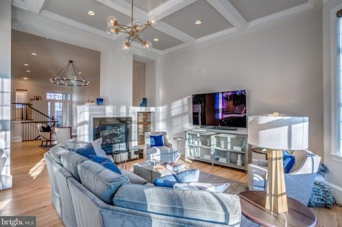 18285 Mullfield Village Ter, Leesburg VA  20176-7466 exterior