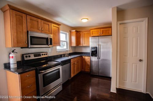 8 Primrose Ln, Bricktown NJ  08724-1430 exterior