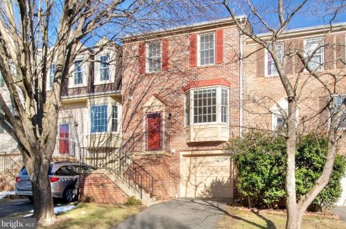 8871 Winding Hollow Way, Springfield, VA 22152-1453
