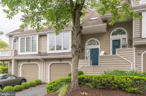 82 Andover Ct, Wayne, PA 19087-5616