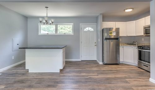 107 Malts Ave, West Islip NY  11795-2507 exterior