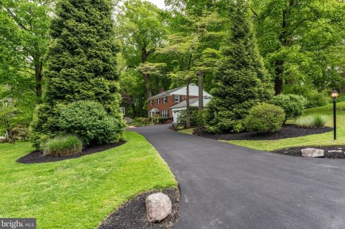 293 Aronimink Dr, Newtown Square, PA 19073-3416