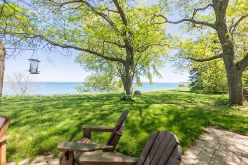 13328 Lakewood Dr, Thiensville WI  53097-2409 exterior