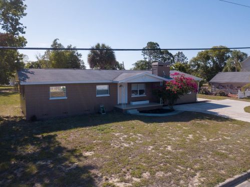 515 7th St, Dundee, FL 33838-4333