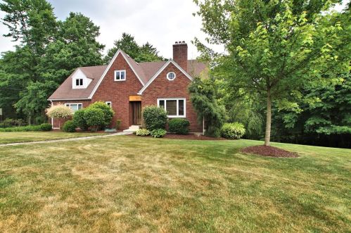 4515 Evergreen Dr, Jeannette, PA 15644-4039
