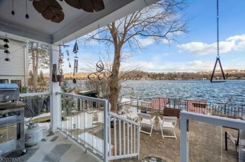 16 Maple Pkwy, Sparta NJ  07871-2011 exterior