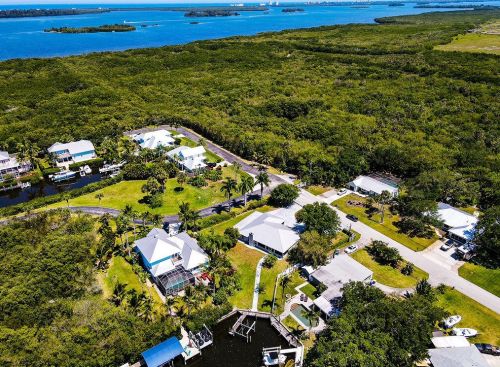 624 23rd St, Vero Beach, FL 32962-8313