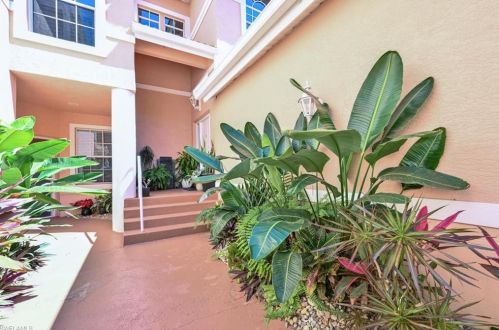 15260 Cedarwood Ln, Naples, FL 34110-7607