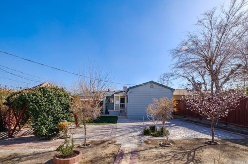 16842 Tracy St, Victorville CA  92395-3722 exterior