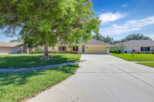 630 Nottingham Dr, Naples FL  34109-1642 exterior