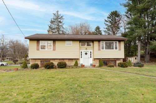149 Meadow Ln, Poughkeepsie, NY 12603-3277