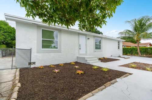 1750 Seacrest Blvd, Boynton Beach FL  33435-2245 exterior
