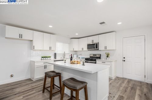4237 Ridge Dr, West Pittsburg CA  94565-6033 exterior