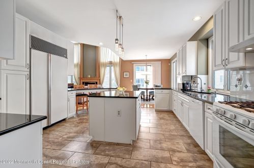 167 Ln Quinta Ct, Holmdel Village NJ  07733-2536 exterior