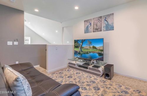 4376 Ish Dr, Simi Valley CA  93063-2945 exterior