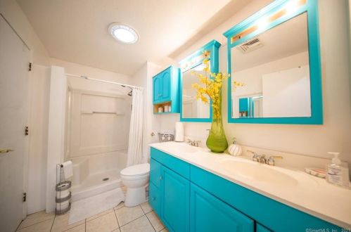 22 Devonshire Dr, Waterford CT  06385-1702 exterior