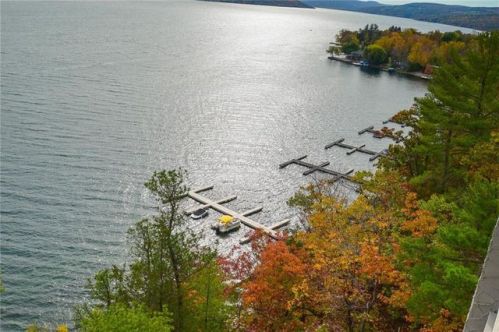 156 Cliffside Dr, Canandaigua NY  14424-8804 exterior