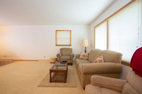 8029 18th Ave, Kenosha, WI 53143-1631