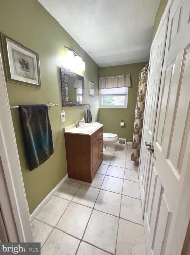 337 Hanby Cir, Boothwyn PA  19061-2319 exterior