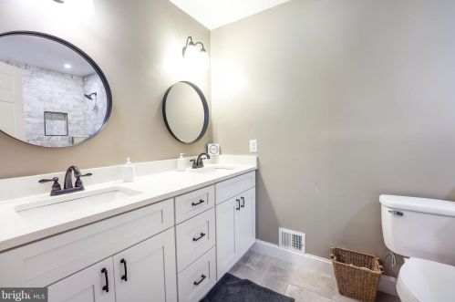 13439 Princedale Dr, Woodbridge VA  22193-3911 exterior