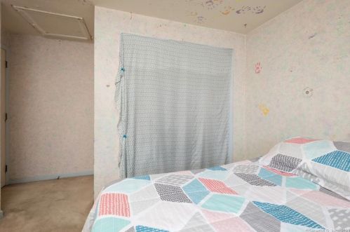 38 Pieper Dr, Wallingford CT  06492-2016 exterior