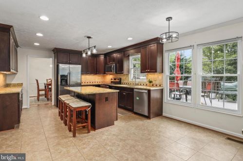 1426 Cellar Crk Way, Herndon VA  20170-2805 exterior