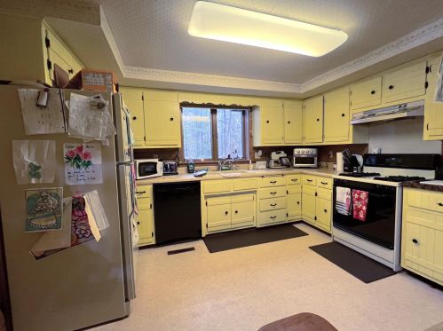 9631 Sundown Ln, Two Rivers, WI 54241-9734