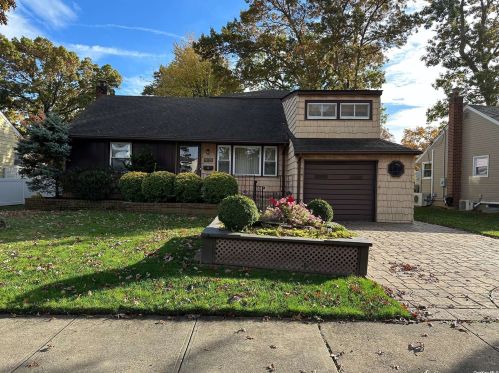 3866 Beechwood Pl, Seaford, NY 11783-2025