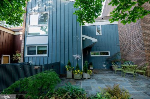 11340 Links Dr, Herndon, VA 20190-4807