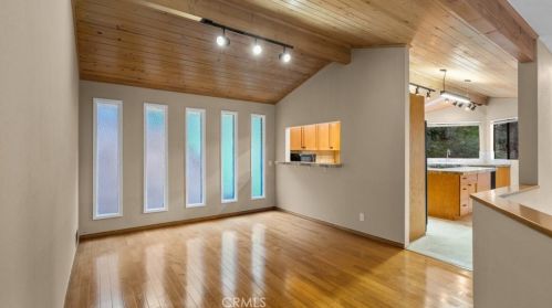 1942 Los Encinos Ave, Glendale CA  91208-2113 exterior