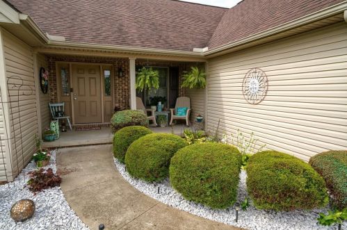 79 Stone Trace Dr, Chillicothe, OH 45601-9651