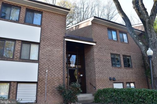1522 Northgate Sq, Herndon, VA 20190-3758
