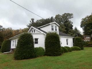 7469 Lake Rd, Erie, PA 16511-1565