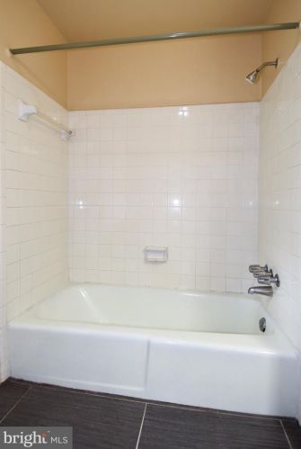 5640 Kirkham Ct, Springfield VA  22151-1709 exterior