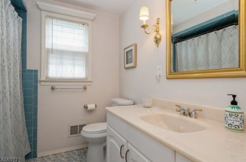 2106 Primrose Ln, Martinsville NJ  08836-2218 exterior