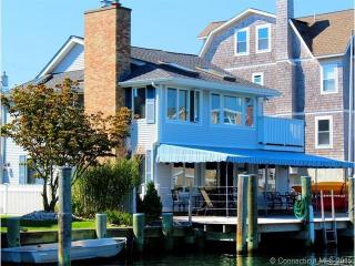 354 Shore Ave, Groton, CT 06340-8843