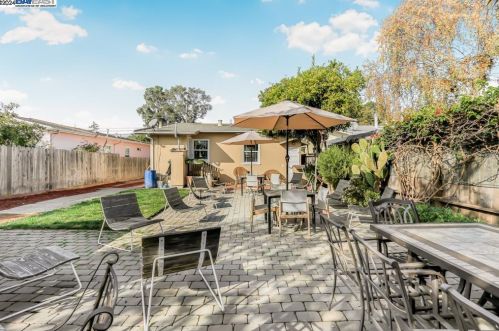 2708 Humboldt Ave, Oakland CA  94602-3635 exterior