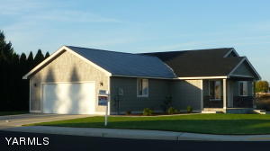 2009 Wellington Dr, Yakima, WA 98903-1135