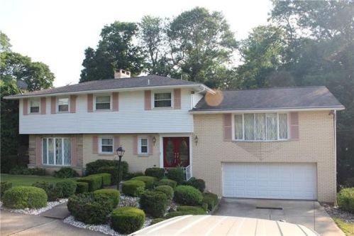 932 Golfview Dr, Mckeesport, PA 15135-2120