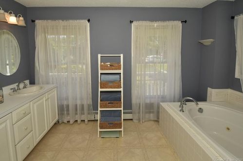 4 Lookout Lndg, Ellington CT  06029-2543 exterior