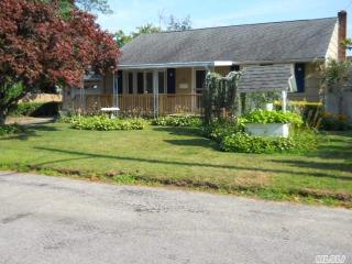 60 6th St, Canaan Lake, NY 11772-2118
