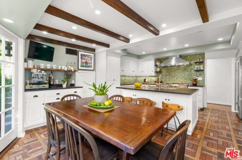 2300 Gardner Pl, Glendale CA 91206 exterior