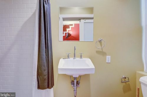 2417 Grays Ferry Ave, Philadelphia PA  19146-2450 exterior