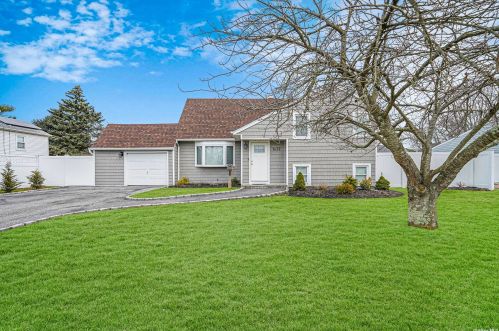 1439 Potter Blvd, Bayshore, NY 11706-3940