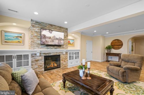 15340 Wits End Dr, Woodbridge VA  22193-5889 exterior