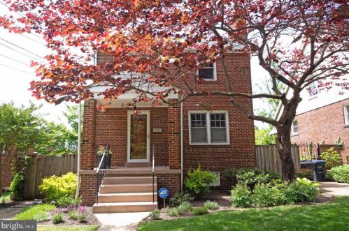 2627 32nd St, Washington, DC 20020-1447