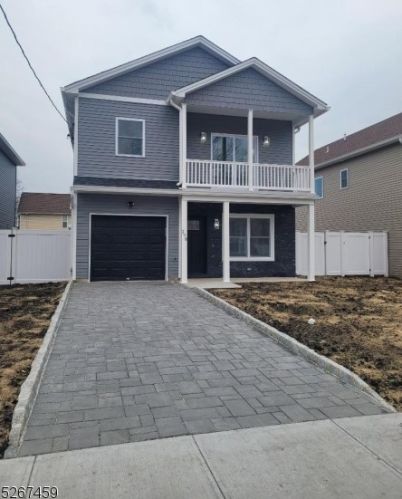 298 10th Ave, Roselle, NJ 07203-0021