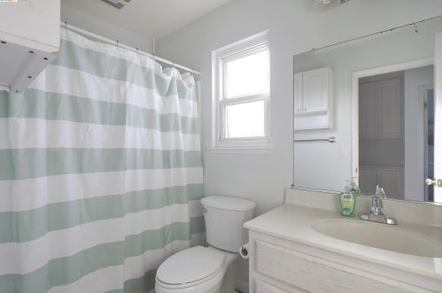 1743 Fairhaven Ct, Oakley CA  94561-3069 exterior