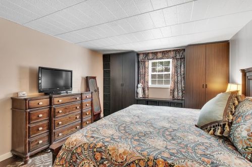 701 Camelot Dr, Pittsburgh PA  15237-4979 exterior