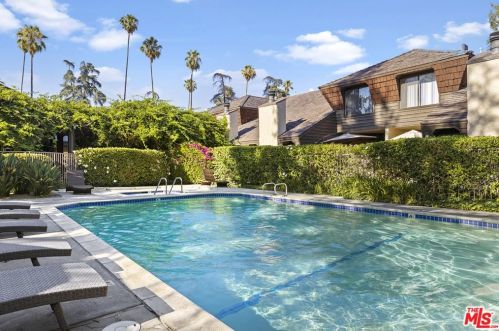 15050 Sherman Way, Van Nuys CA  91405-2127 exterior